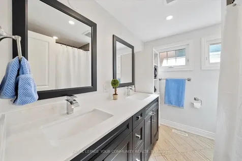 20 Sandusky Crescent Aurora ON L4G 3N4