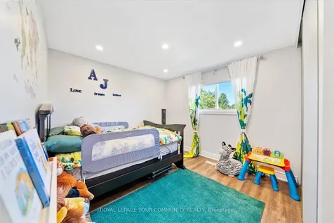 20 Sandusky Crescent Aurora ON L4G 3N4