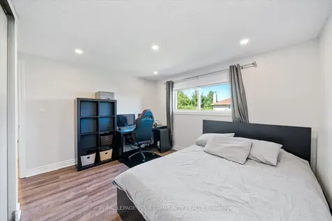 20 Sandusky Crescent Aurora ON L4G 3N4