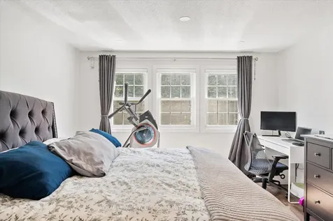 20 Sandusky Crescent Aurora ON L4G 3N4