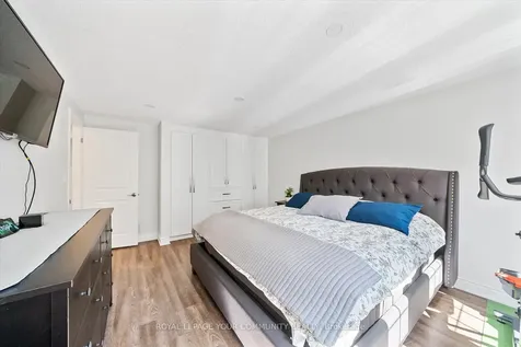 20 Sandusky Crescent Aurora ON L4G 3N4