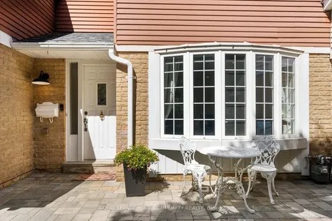 20 Sandusky Crescent Aurora ON L4G 3N4