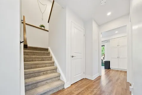 20 Sandusky Crescent Aurora ON L4G 3N4