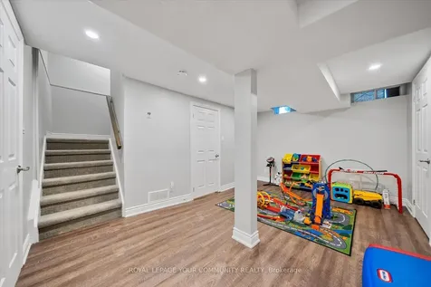 20 Sandusky Crescent Aurora ON L4G 3N4