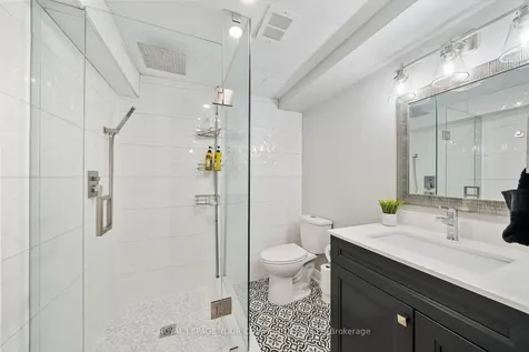 20 Sandusky Crescent Aurora ON L4G 3N4