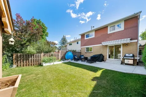 20 Sandusky Crescent Aurora ON L4G 3N4