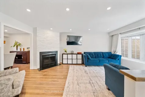 20 Sandusky Crescent Aurora ON L4G 3N4