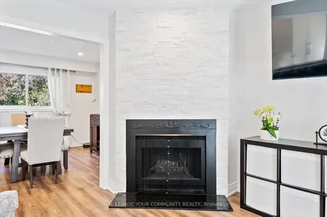 20 Sandusky Crescent Aurora ON L4G 3N4