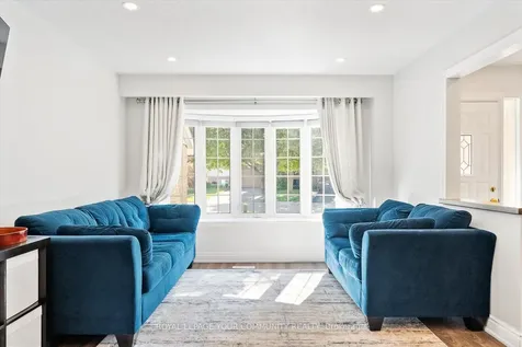 20 Sandusky Crescent Aurora ON L4G 3N4