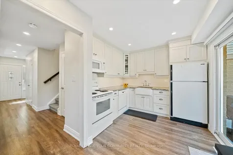 20 Sandusky Crescent Aurora ON L4G 3N4