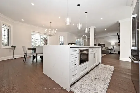 313 Willis Drive Aurora ON L4G 7M3