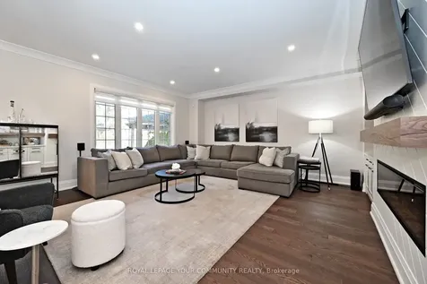 313 Willis Drive Aurora ON L4G 7M3