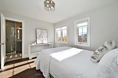 313 Willis Drive Aurora ON L4G 7M3