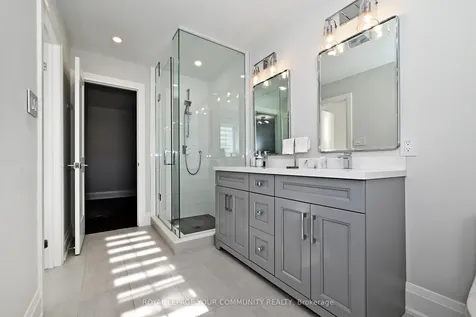 313 Willis Drive Aurora ON L4G 7M3