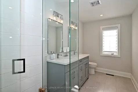 313 Willis Drive Aurora ON L4G 7M3