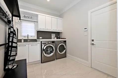 313 Willis Drive Aurora ON L4G 7M3