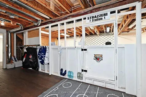 313 Willis Drive Aurora ON L4G 7M3