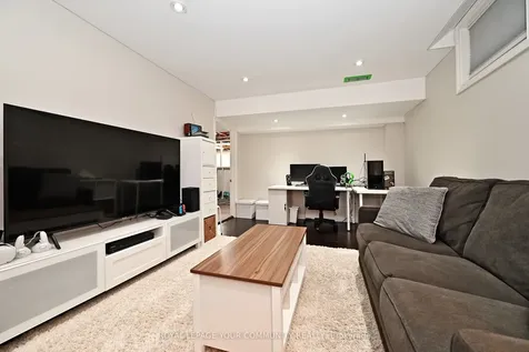 313 Willis Drive Aurora ON L4G 7M3