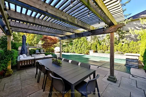 313 Willis Drive Aurora ON L4G 7M3