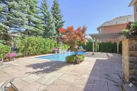 313 Willis Drive Aurora ON L4G 7M3