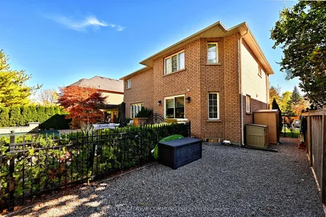 313 Willis Drive Aurora ON L4G 7M3