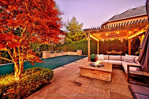 313 Willis Drive Aurora ON L4G 7M3