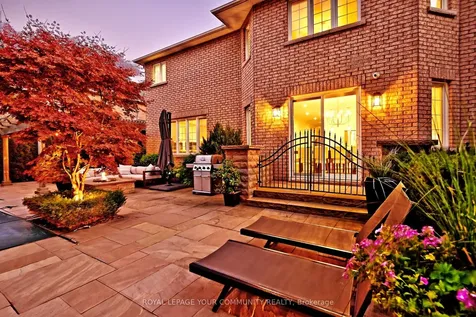 313 Willis Drive Aurora ON L4G 7M3