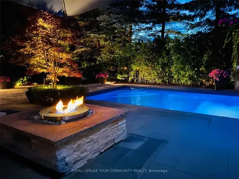 313 Willis Drive Aurora ON L4G 7M3