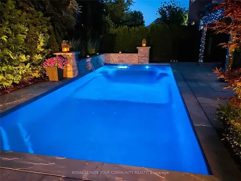 313 Willis Drive Aurora ON L4G 7M3