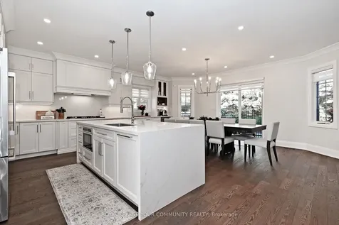 313 Willis Drive Aurora ON L4G 7M3