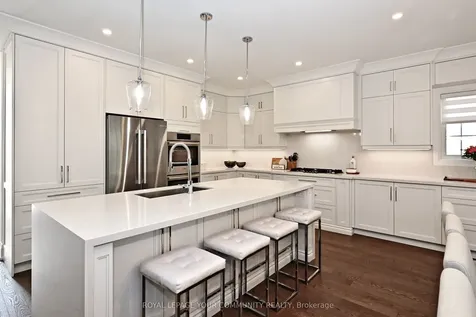 313 Willis Drive Aurora ON L4G 7M3