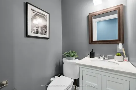 103 Wood Crescent Bradford West Gwillimbury ON L3Z 2G4