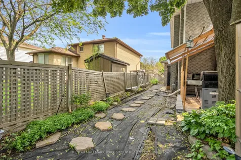 103 Wood Crescent Bradford West Gwillimbury ON L3Z 2G4