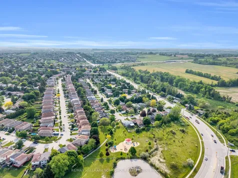 103 Wood Crescent Bradford West Gwillimbury ON L3Z 2G4