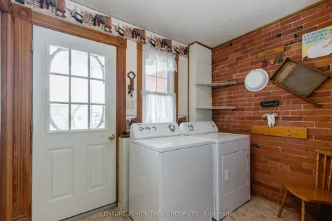 4 Thomas Street Adjala-tosorontio ON L0M 1K0