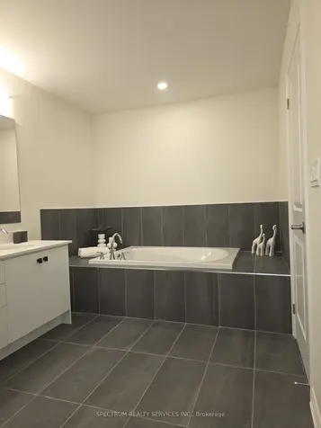 19 Inverness Way Bradford West Gwillimbury ON L3Z 0W4