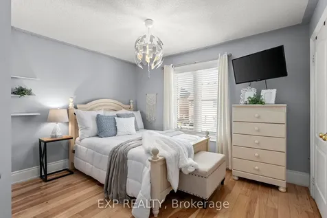 14 Weir Street Bradford West Gwillimbury ON L3Z 0K6