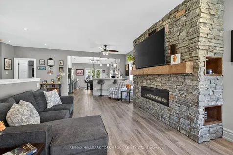 2 Hadley Court Aurora ON L4G 7E5