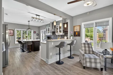 2 Hadley Court Aurora ON L4G 7E5