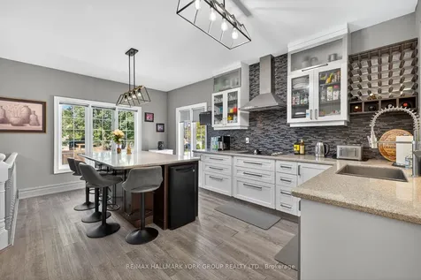 2 Hadley Court Aurora ON L4G 7E5