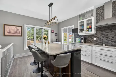 2 Hadley Court Aurora ON L4G 7E5