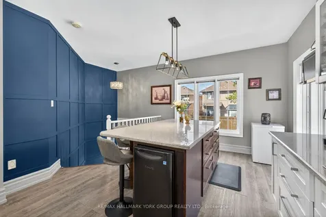 2 Hadley Court Aurora ON L4G 7E5