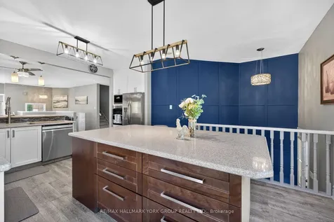 2 Hadley Court Aurora ON L4G 7E5