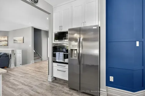 2 Hadley Court Aurora ON L4G 7E5