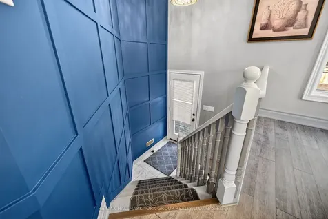 2 Hadley Court Aurora ON L4G 7E5