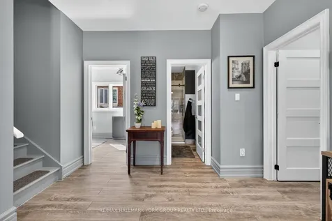 2 Hadley Court Aurora ON L4G 7E5