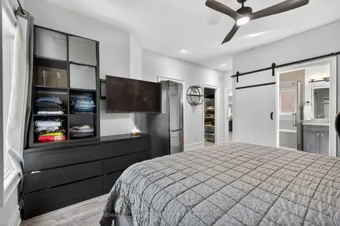 2 Hadley Court Aurora ON L4G 7E5