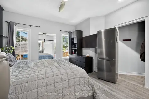 2 Hadley Court Aurora ON L4G 7E5