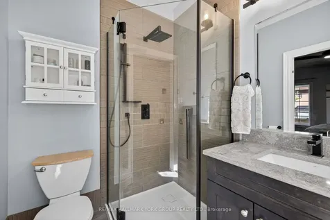 2 Hadley Court Aurora ON L4G 7E5