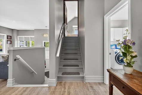 2 Hadley Court Aurora ON L4G 7E5